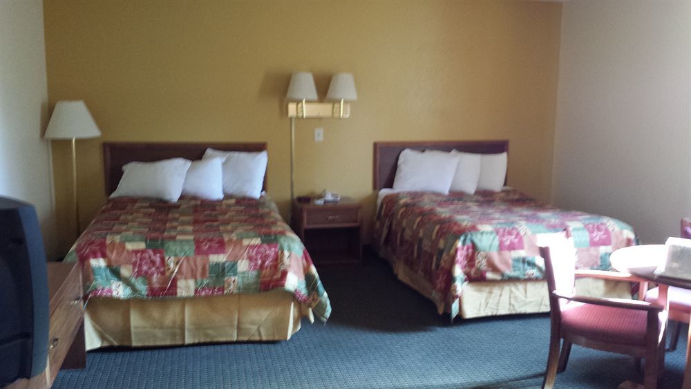 Budget Host Inn Sandusky Bagian luar foto