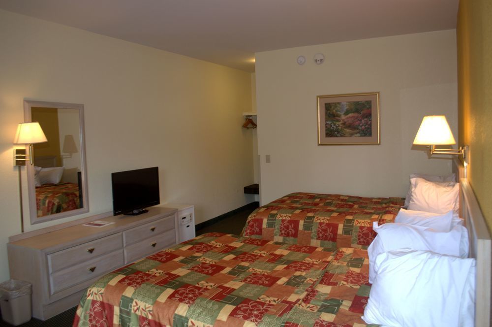 Budget Host Inn Sandusky Bagian luar foto