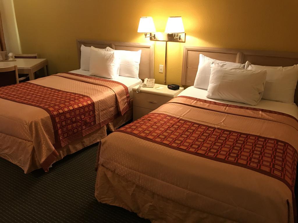 Budget Host Inn Sandusky Bagian luar foto