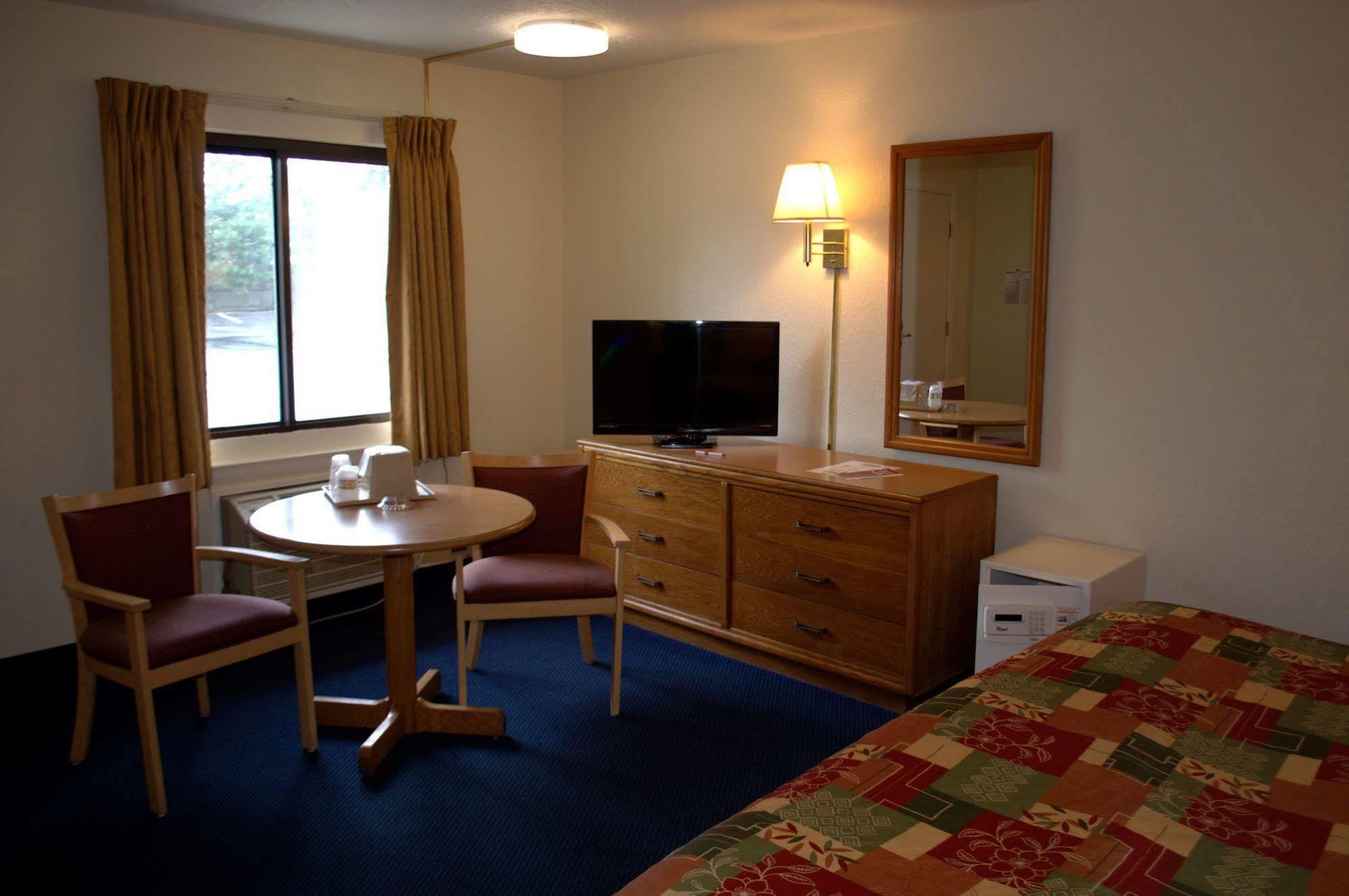 Budget Host Inn Sandusky Bagian luar foto