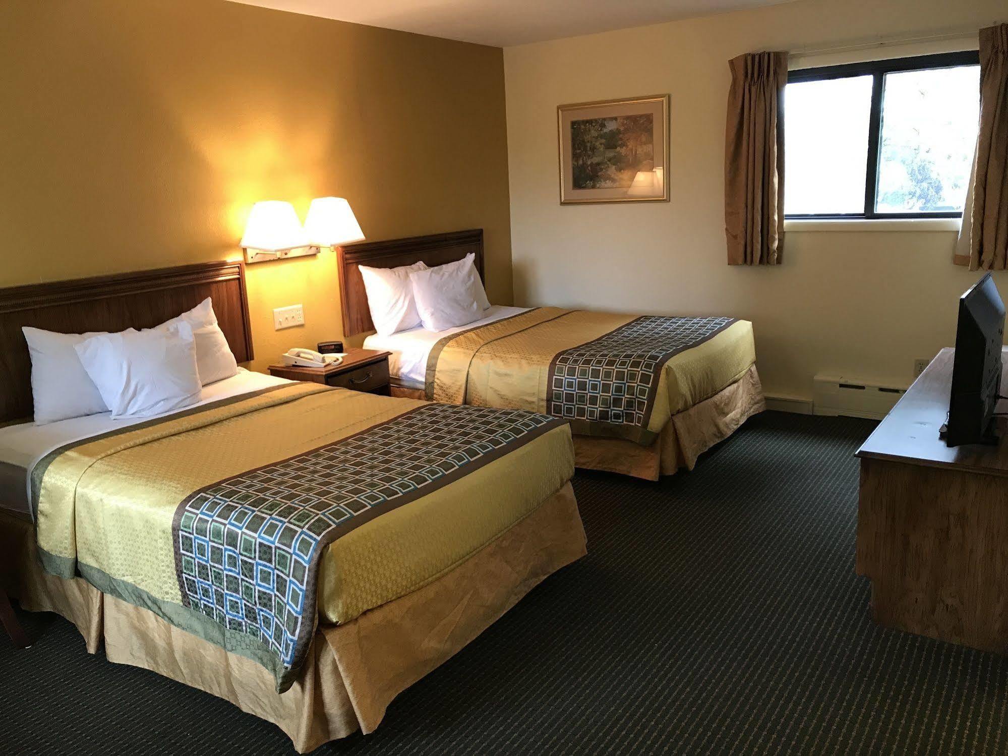 Budget Host Inn Sandusky Bagian luar foto