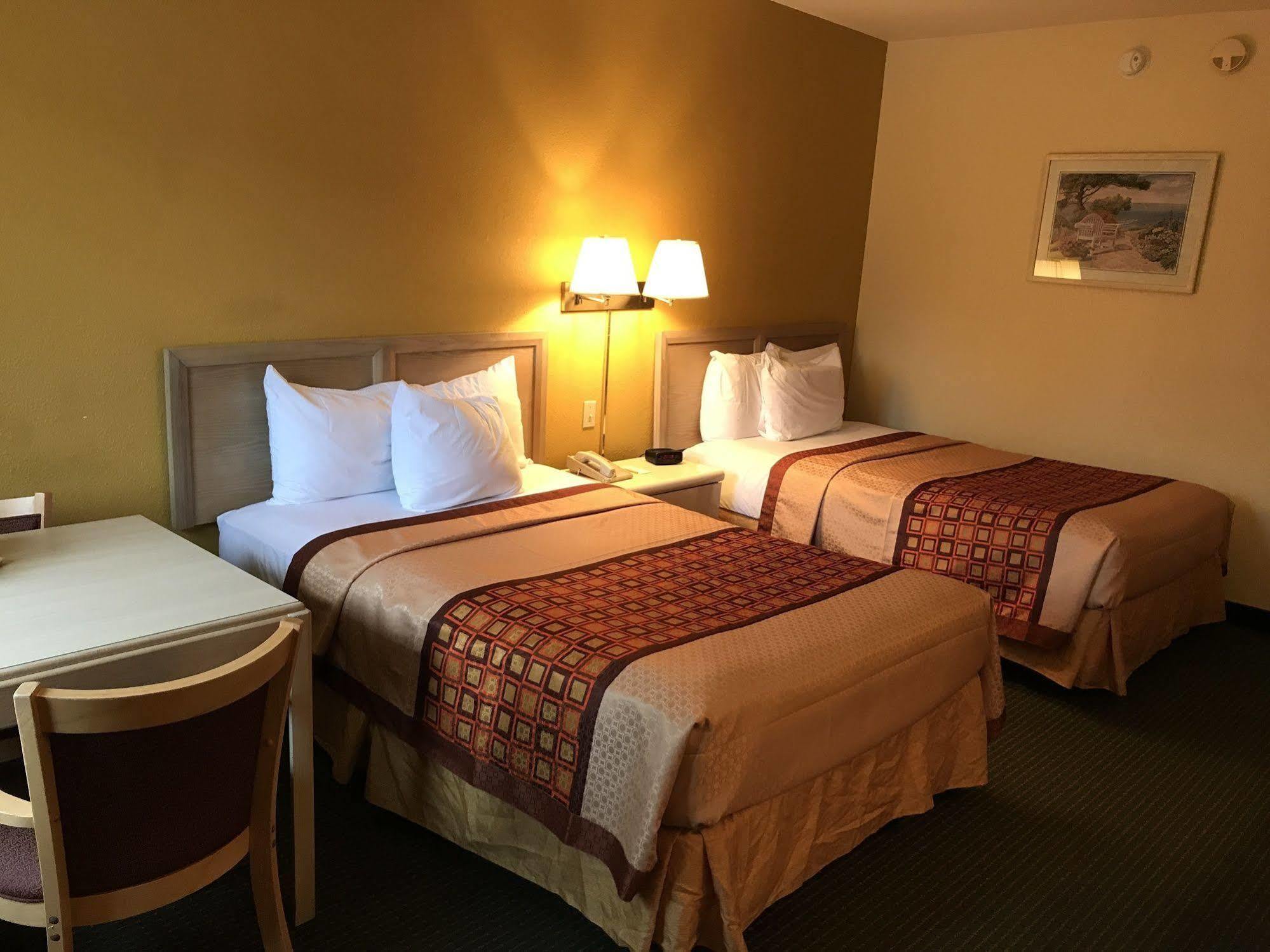 Budget Host Inn Sandusky Bagian luar foto