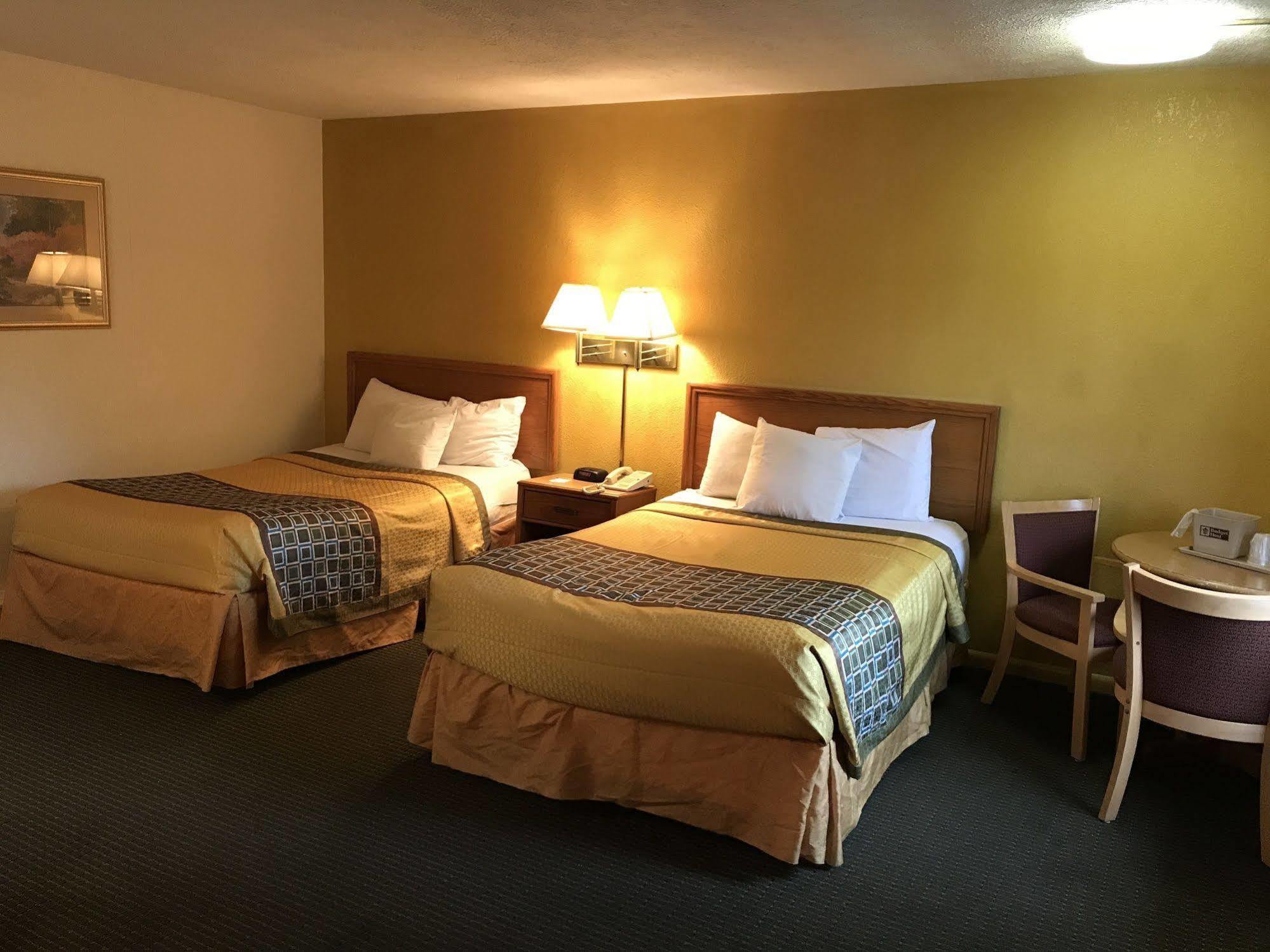 Budget Host Inn Sandusky Bagian luar foto