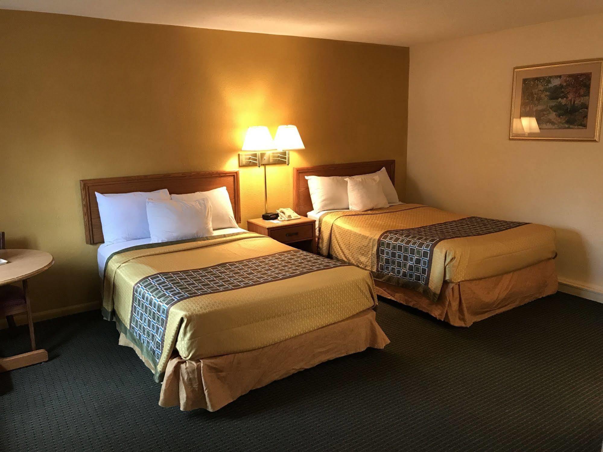 Budget Host Inn Sandusky Bagian luar foto