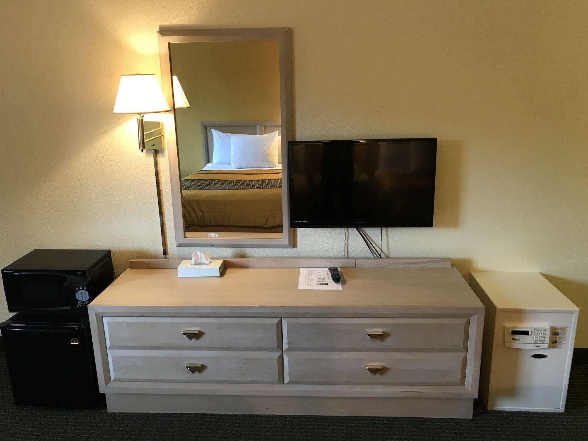 Budget Host Inn Sandusky Bagian luar foto