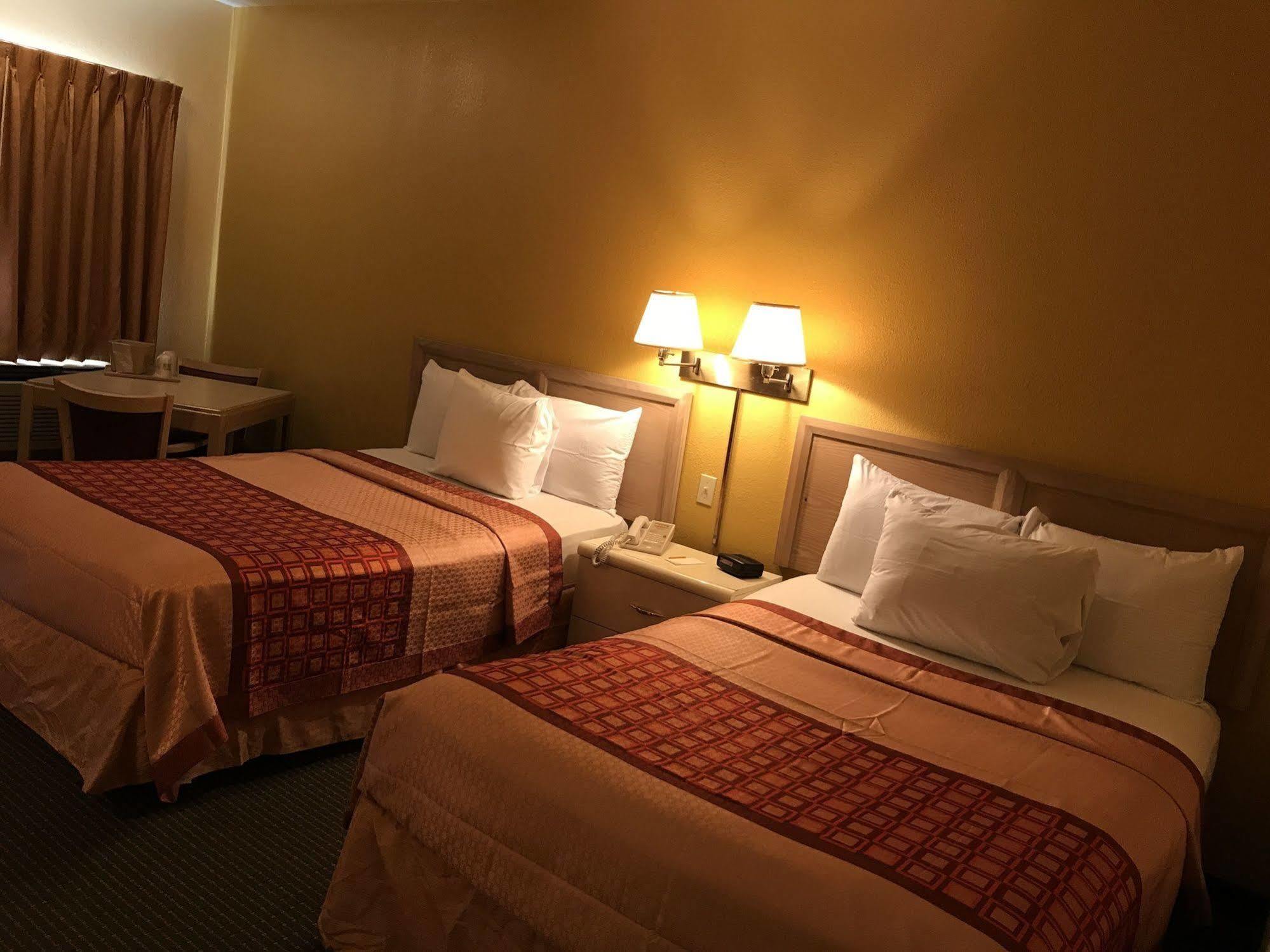 Budget Host Inn Sandusky Bagian luar foto