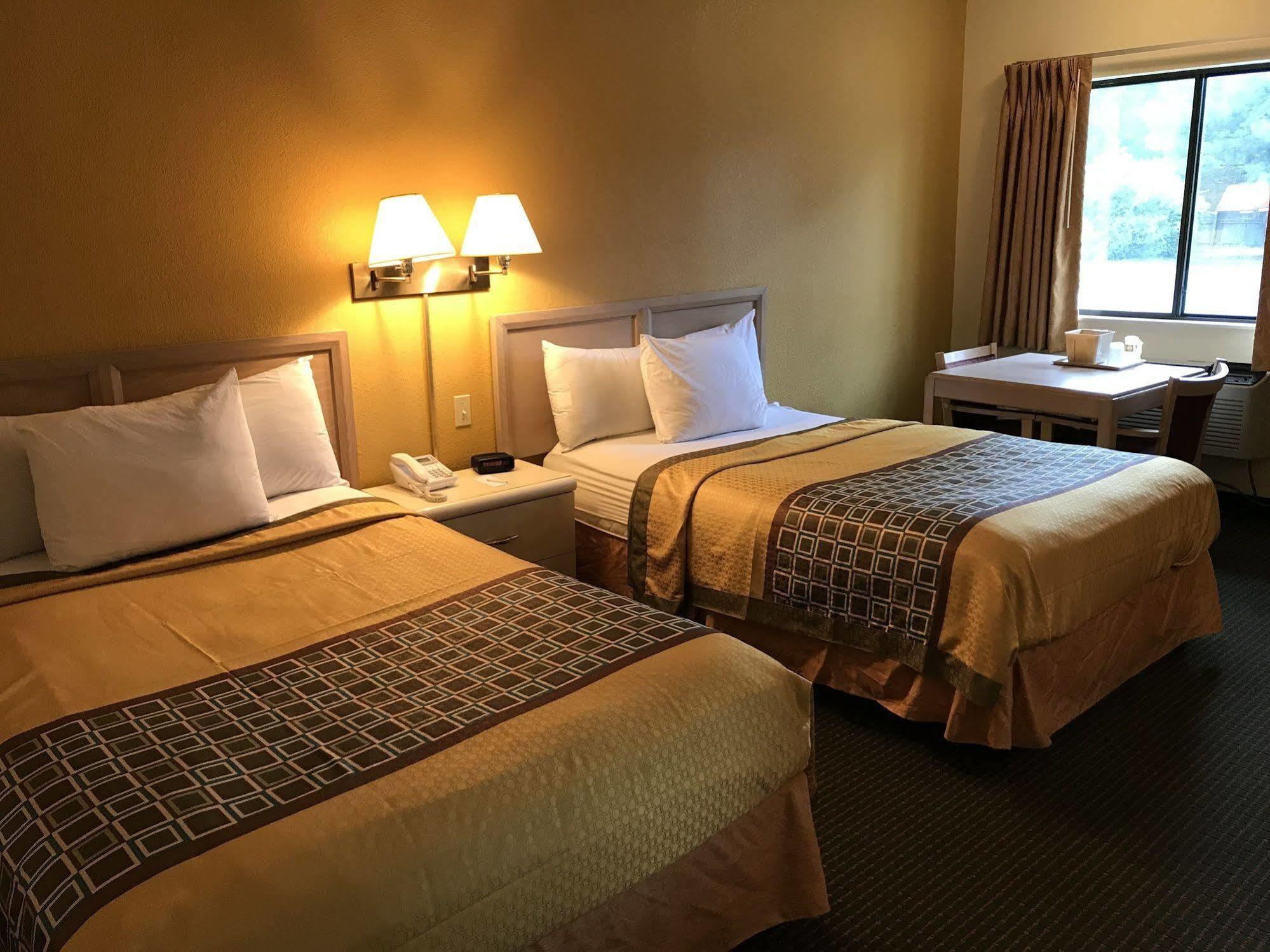 Budget Host Inn Sandusky Bagian luar foto