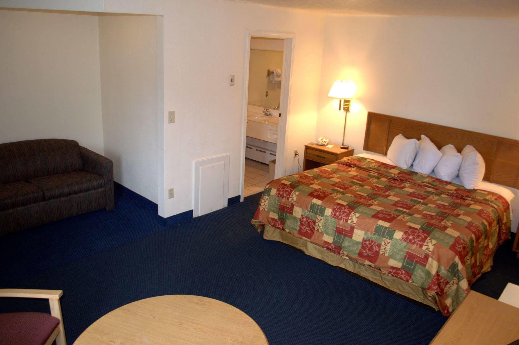 Budget Host Inn Sandusky Bagian luar foto