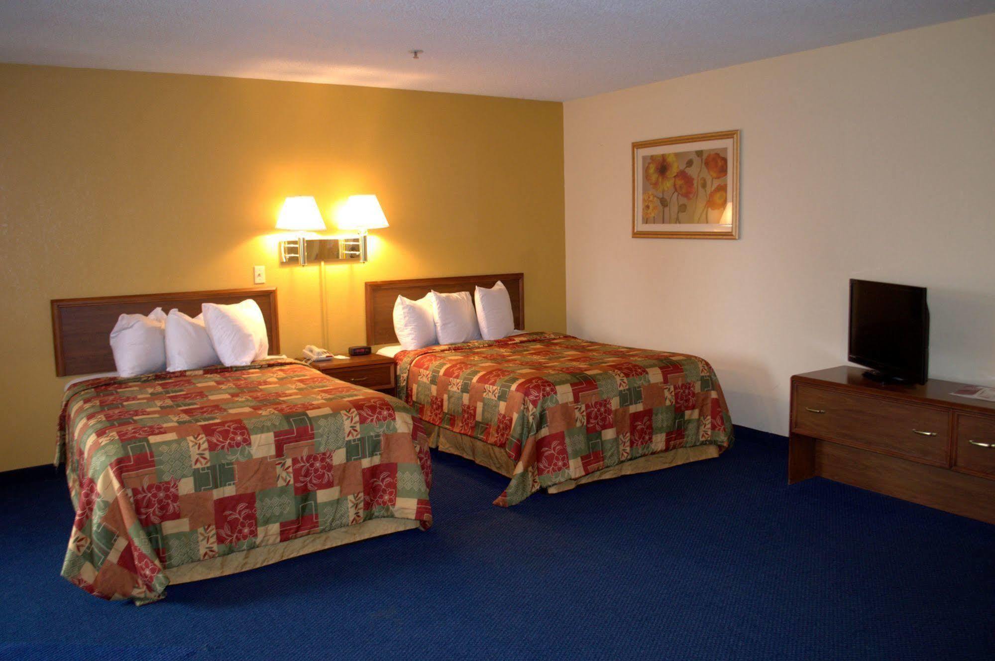 Budget Host Inn Sandusky Bagian luar foto