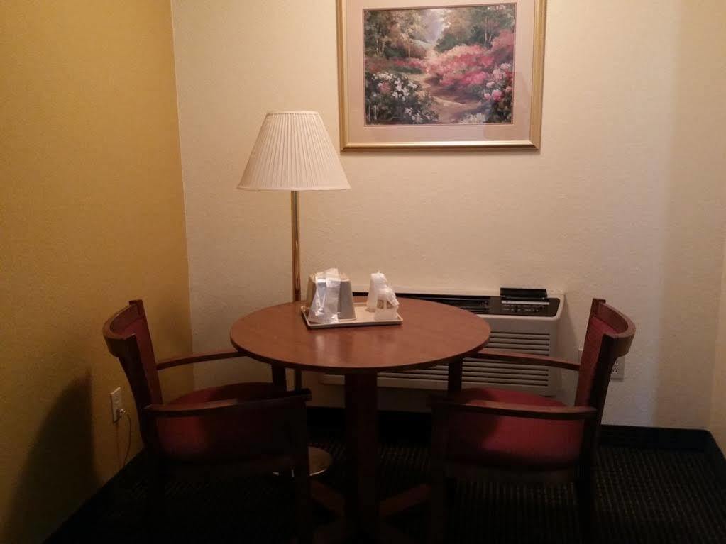 Budget Host Inn Sandusky Bagian luar foto